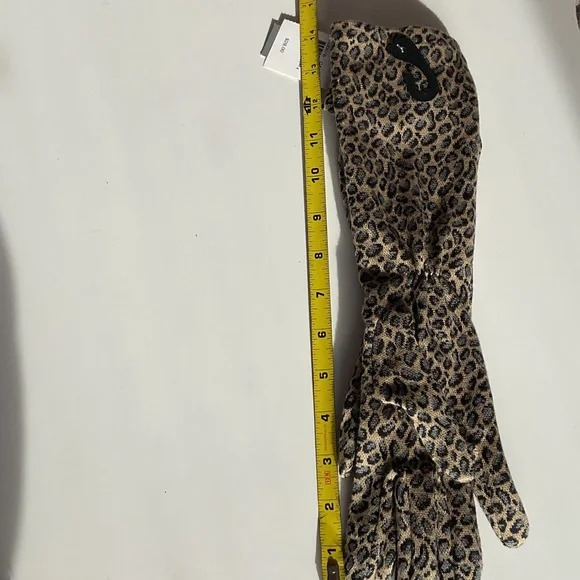 Steve Madden Long Animal Print Gloves. NWT - Picture 8 of 9